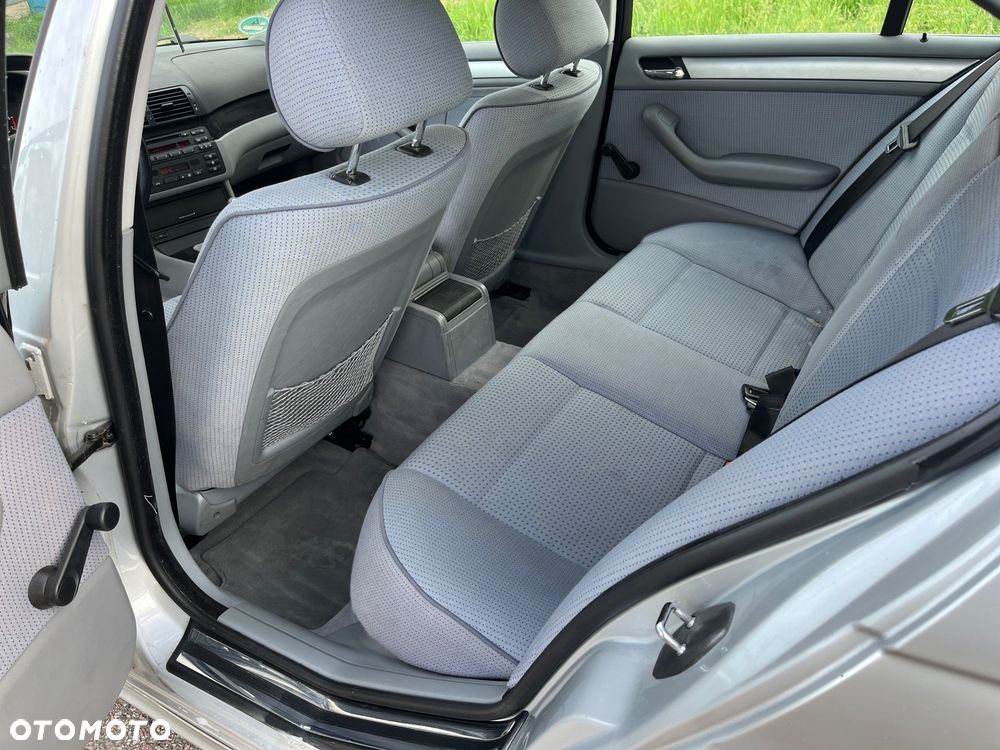 BMW Seria 3 320i - 10