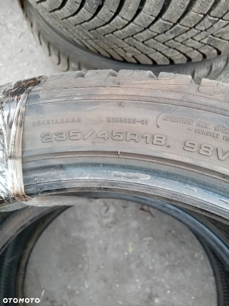 Opona Goodyear UltraGrip 235/45R18 98V używana zima - 4