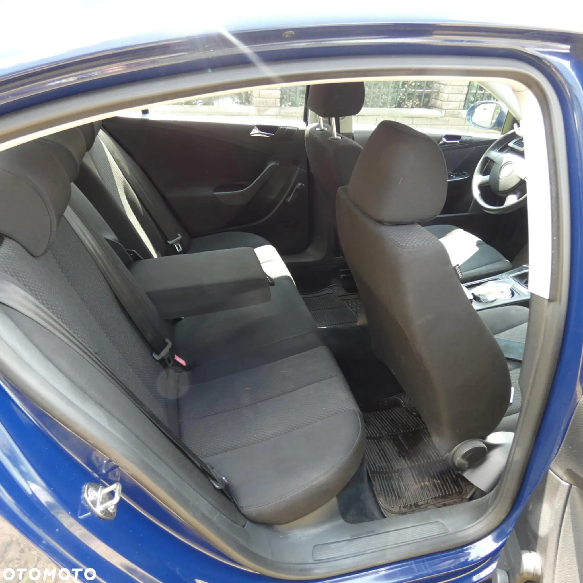 Volkswagen Passat - 11