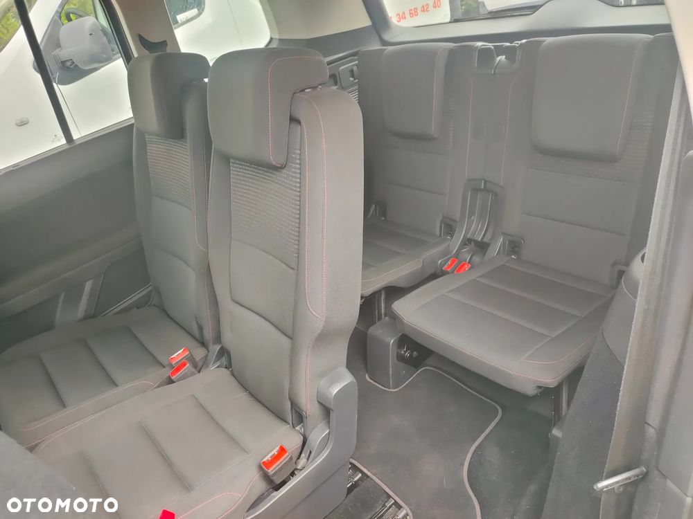 Volkswagen Touran - 11