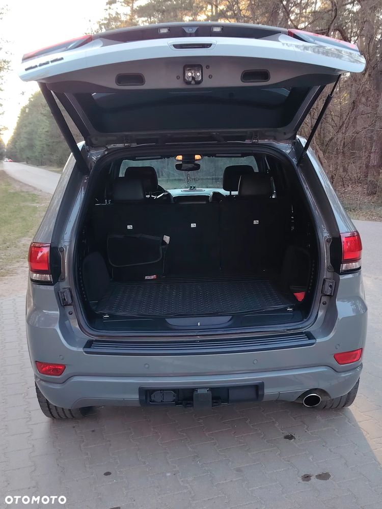 Jeep Grand Cherokee - 16