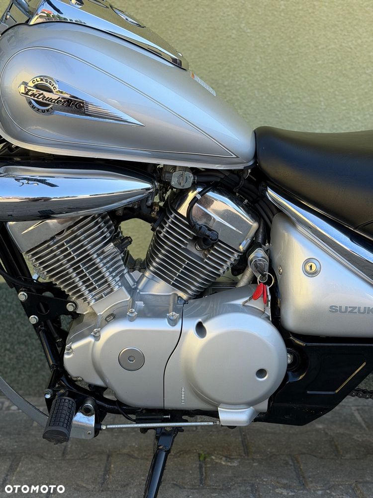 Suzuki Intruder - 26