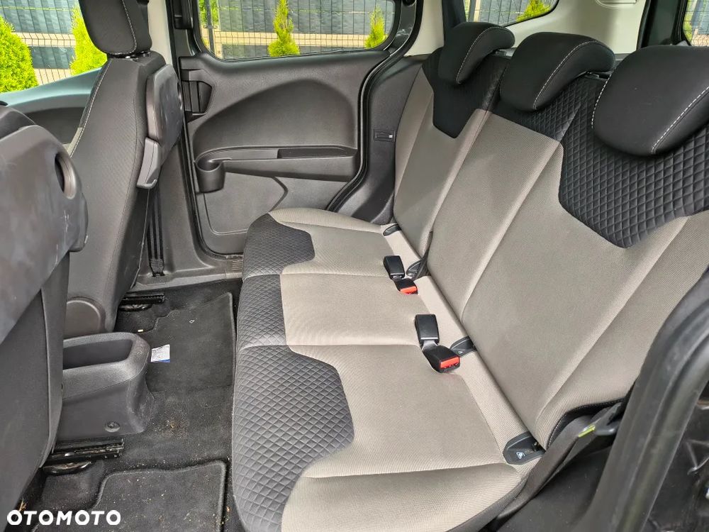 Ford Tourneo Courier - 13
