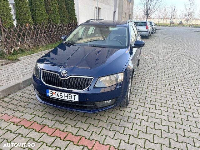 Skoda Octavia Combi Diesel 2.0 TDI Style - 2
