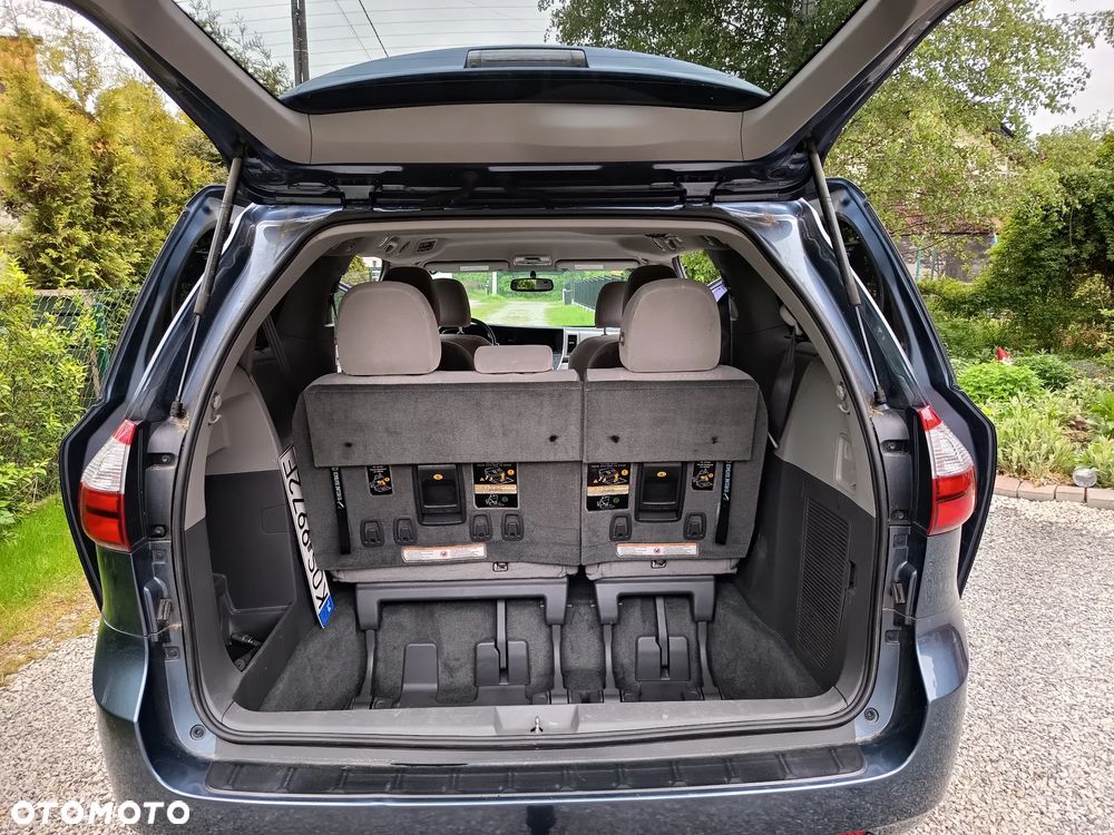 Toyota Sienna - 9