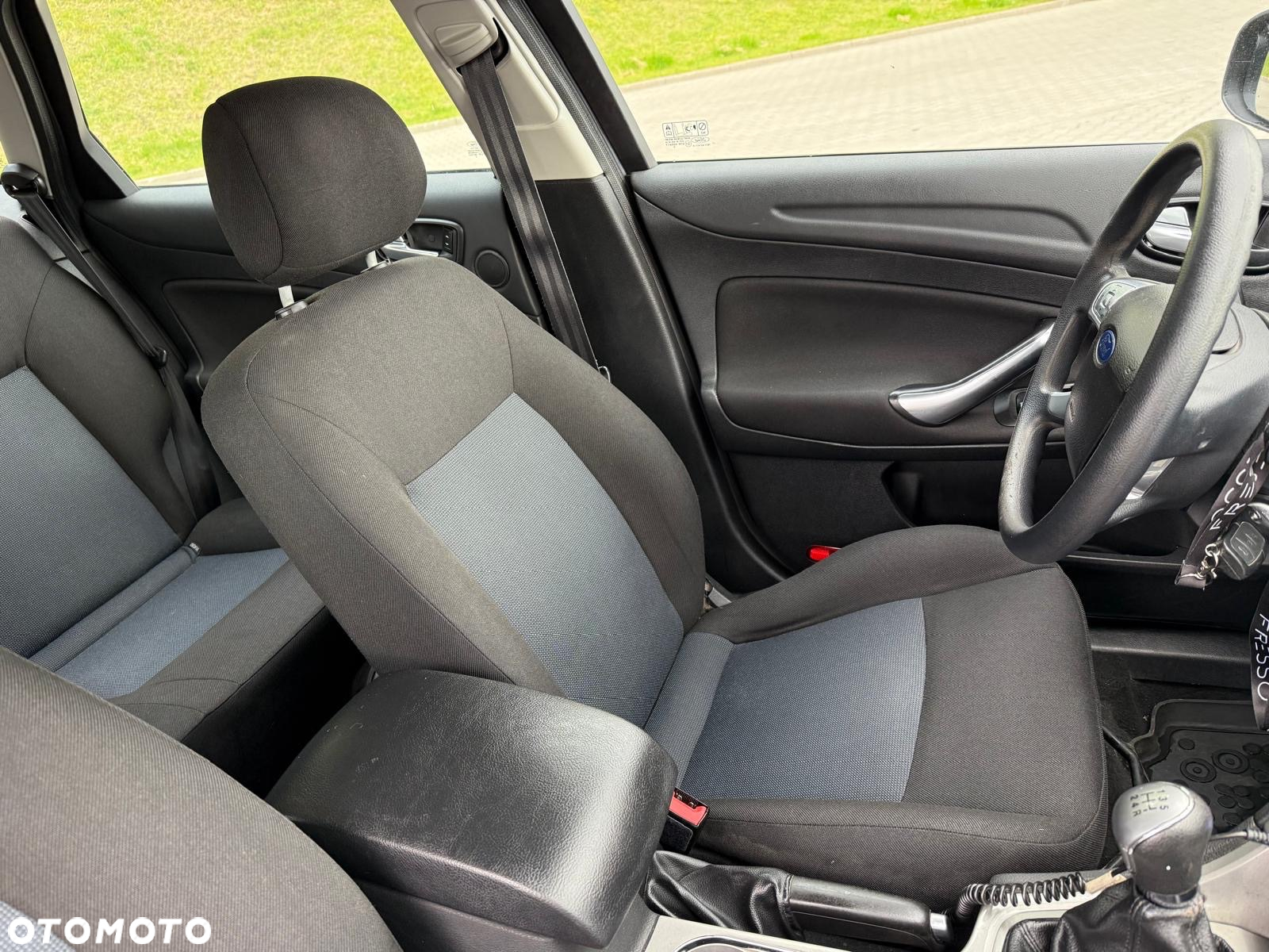 Ford Mondeo 2.0 Ambiente - 11