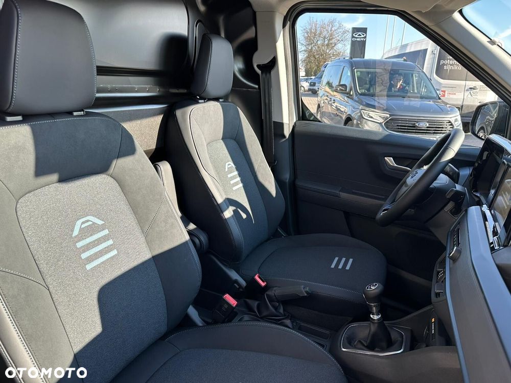 Ford Transit Courier - 22