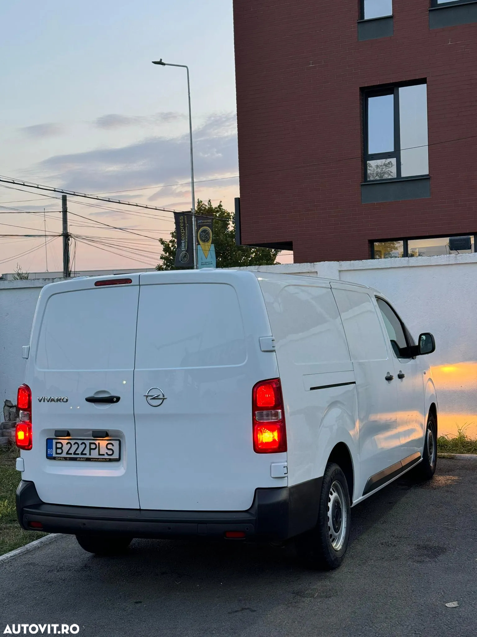 Opel Vivaro - 12