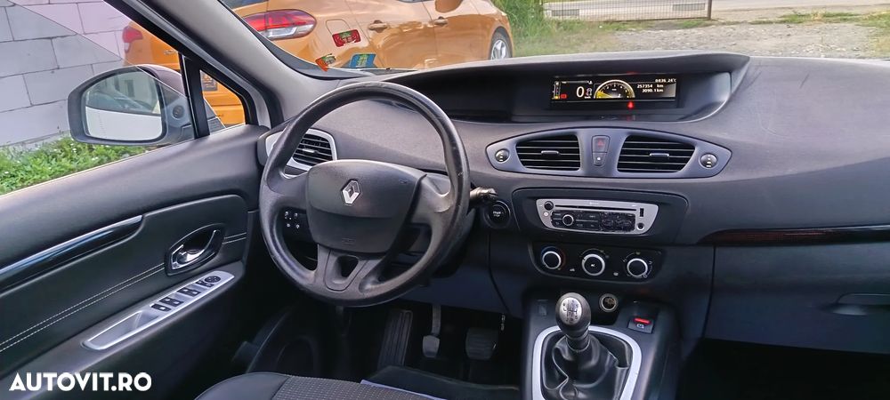 Renault Scenic - 13
