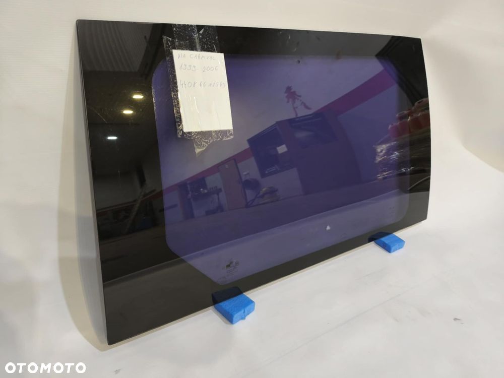 Szyba tylna karoseryjna prawa KIA CARNIVAL 1999-2006 MINIVAN - 3