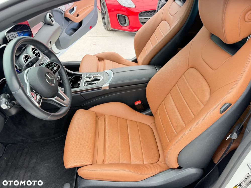 Mercedes-Benz Klasa C 300 9G-TRONIC AMG Line - 6