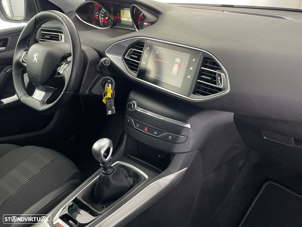 Peugeot 308 SW 1.2 PureTech Allure - 23