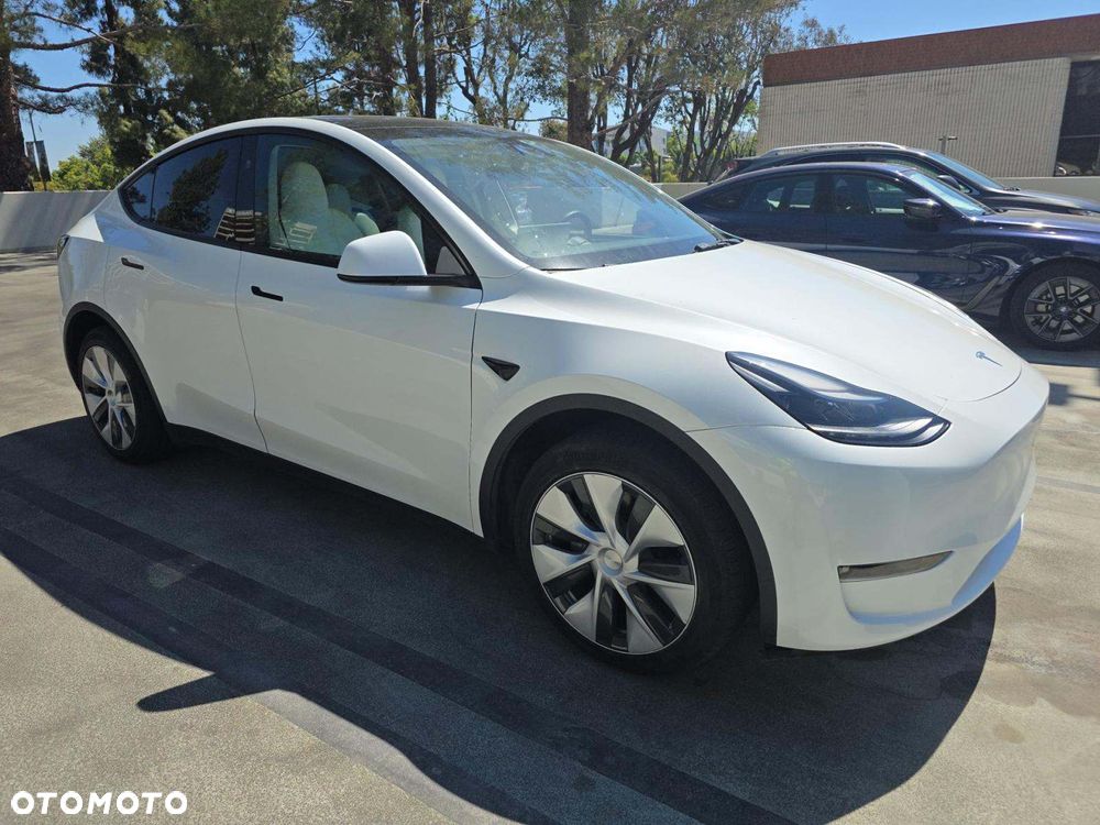 Tesla Model Y Long Range Dual Motor AWD - 3