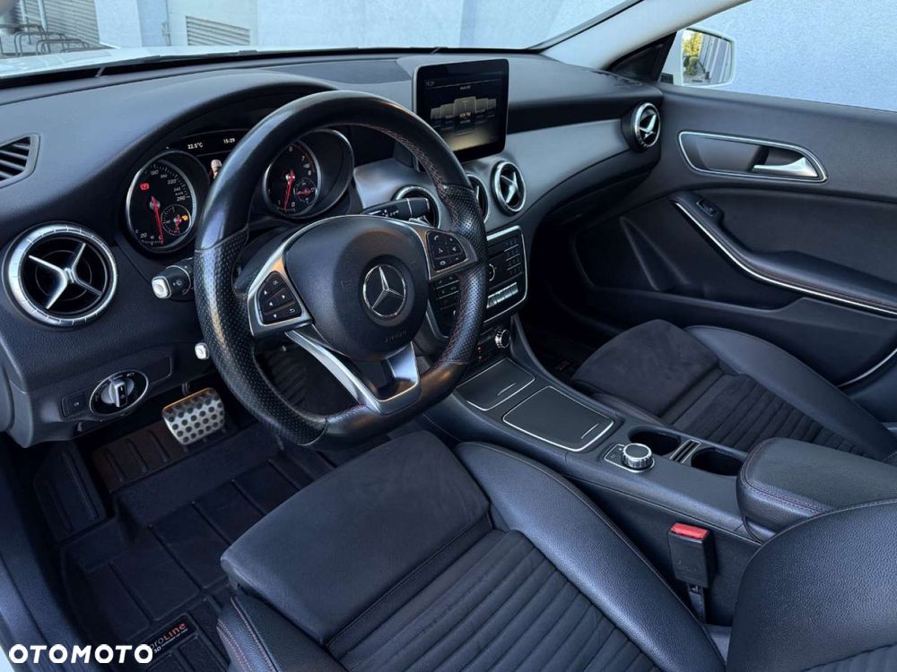Mercedes-Benz CLA 200 7G-DCT AMG Line - 17