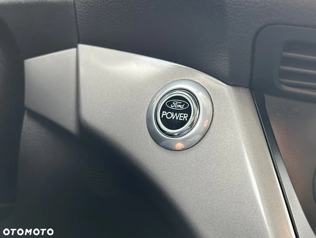 Ford Kuga - 24