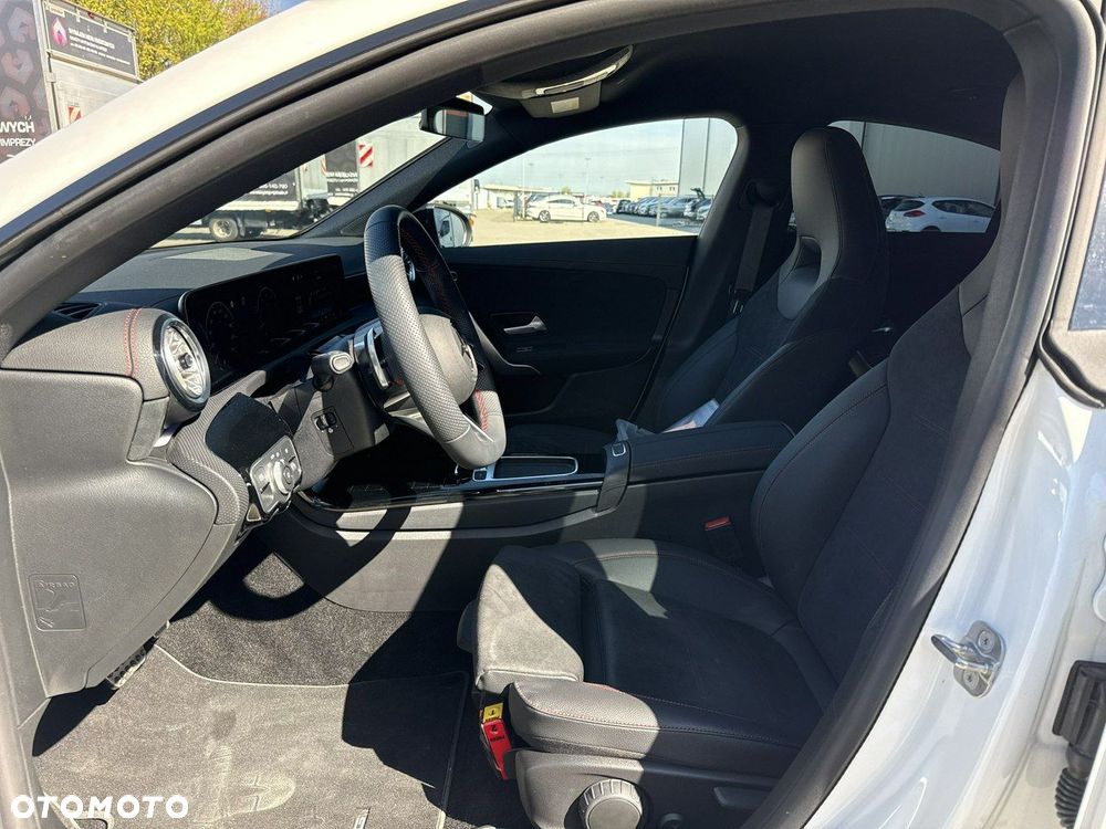 Mercedes-Benz CLA 200 mHEV AMG Line 7G-DCT - 11