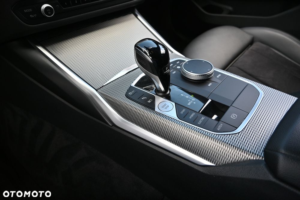 BMW Seria 3 320e M Sport - 13