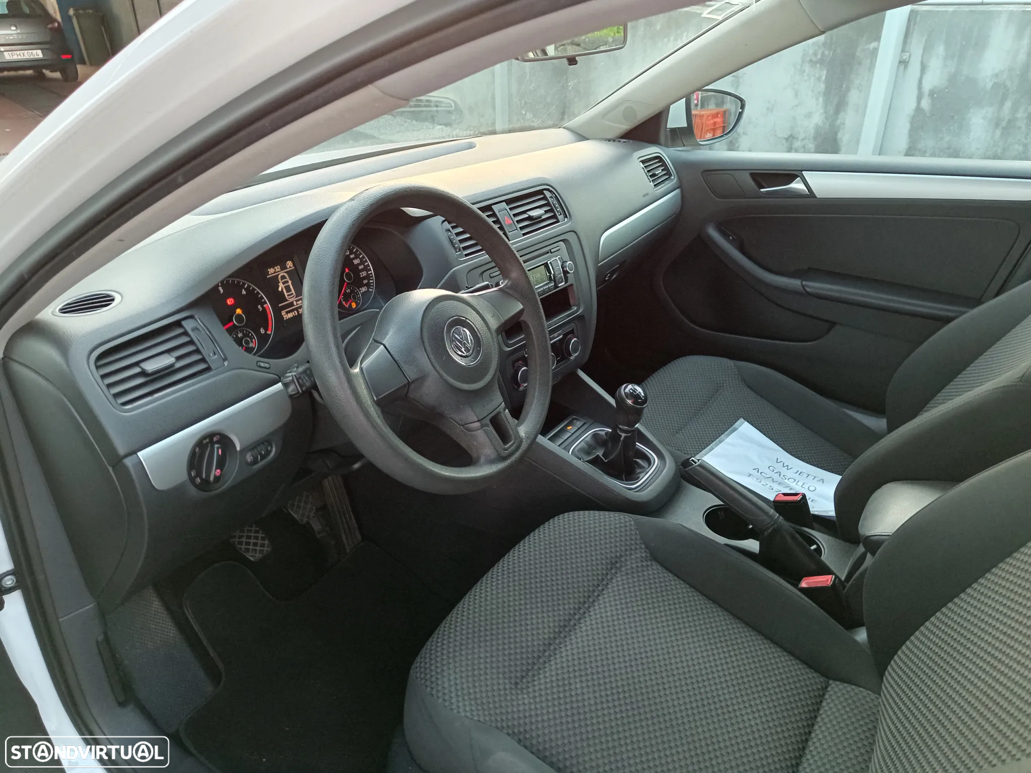 VW Jetta 1.6 TDi Confortline BM - 6