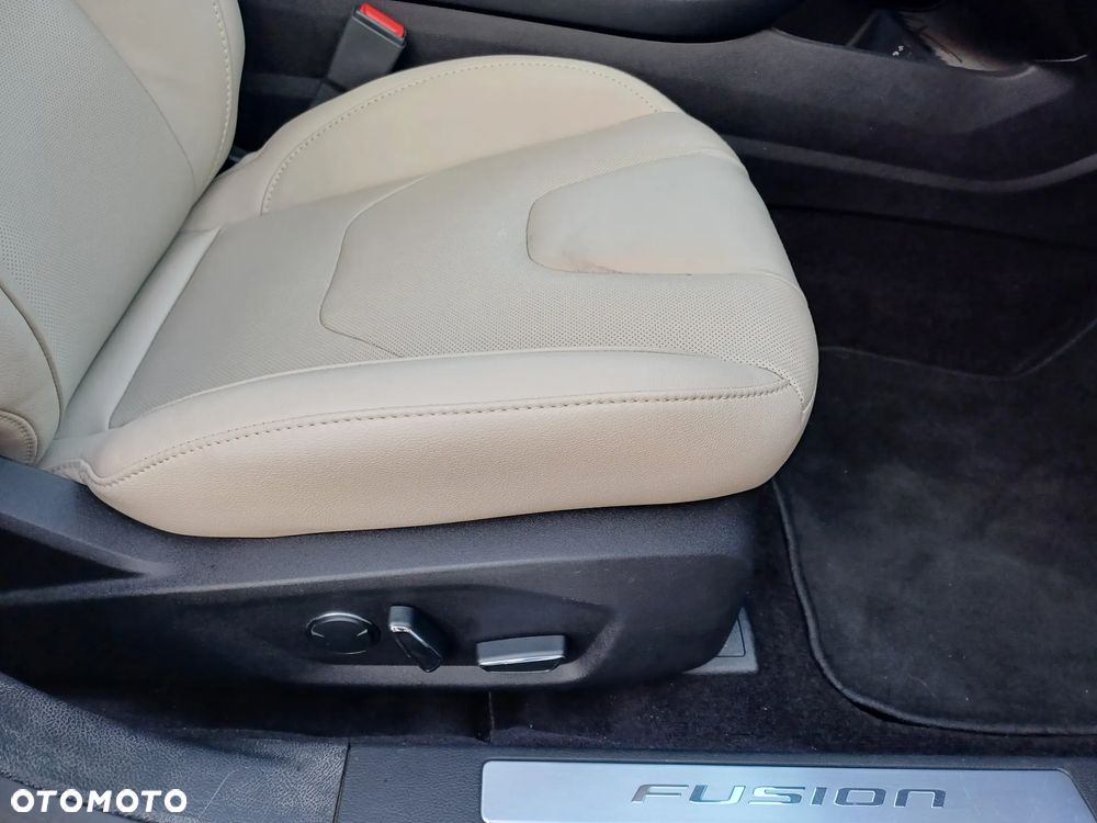 Ford Fusion 2.0 EcoBoost Titanium - 13