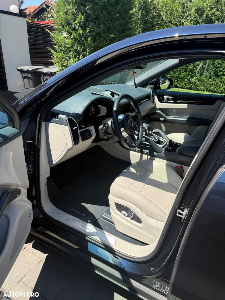 Porsche Cayenne Coupe Standard - 9