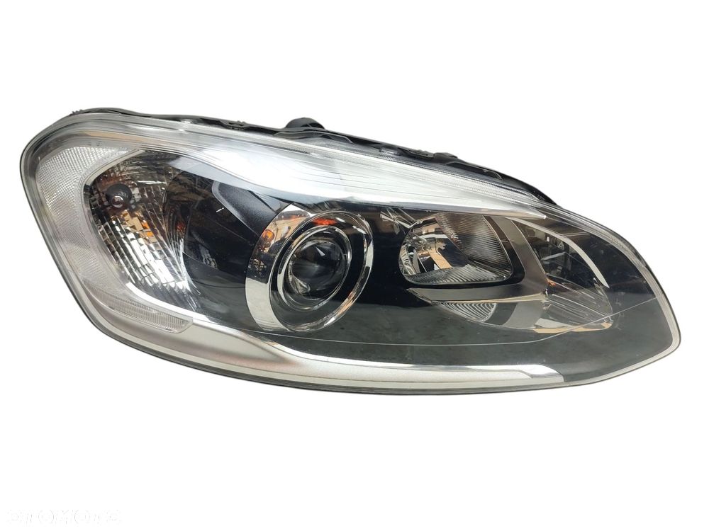 LAMPA PRAWY PRZÓD VOLVO XC60 I LIFT (2013-2017) 2.4 D4 190KM 31698809 - 1