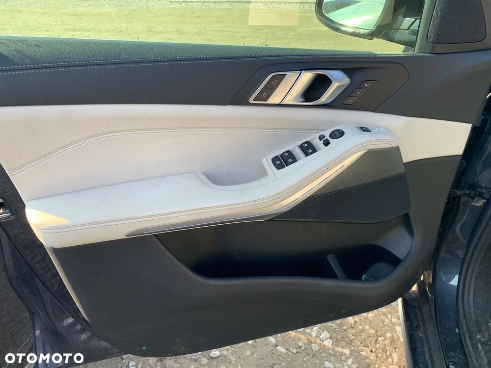 BMW X5 xDrive40i - 13