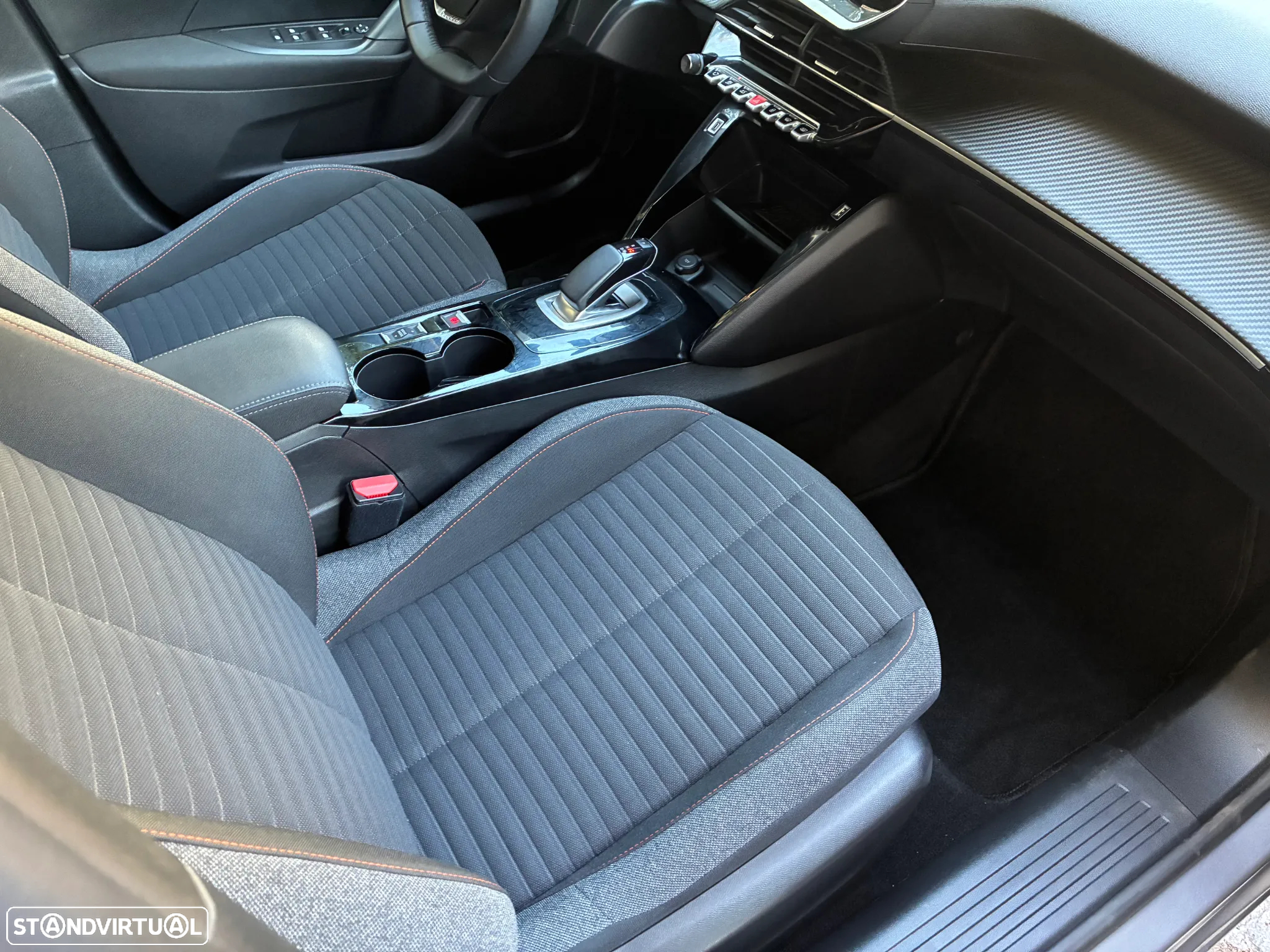 Peugeot e-2008 50 kWh Active Pack - 19