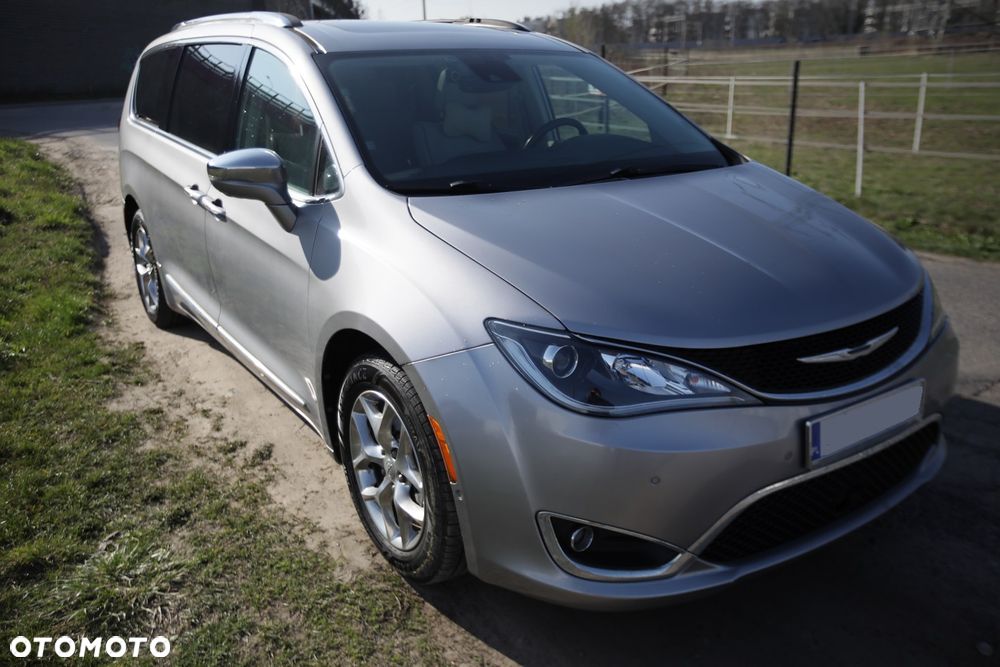 Chrysler Pacifica - 8