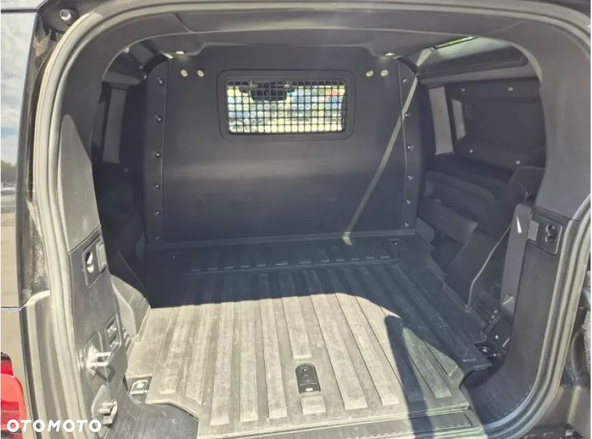 Land Rover Defender 3.0 D250 mHEV X-Dynamic SE - 8