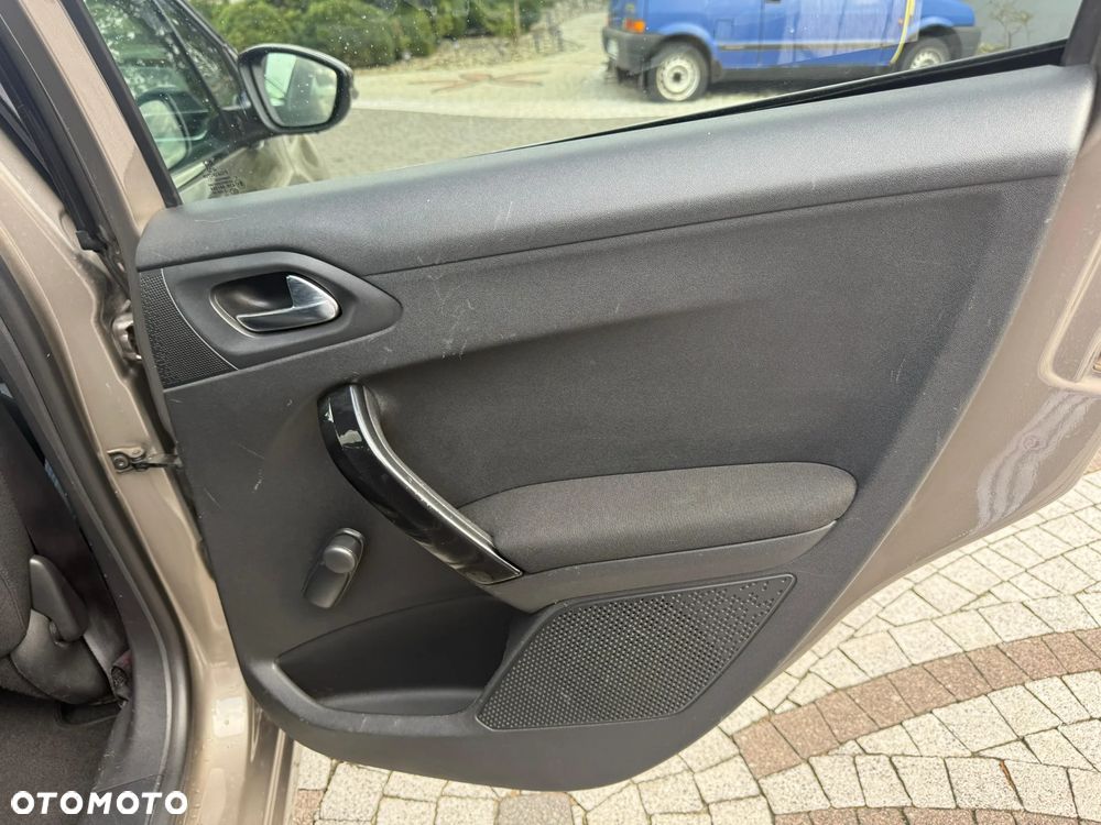 Peugeot 208 120 VTI Allure - 5