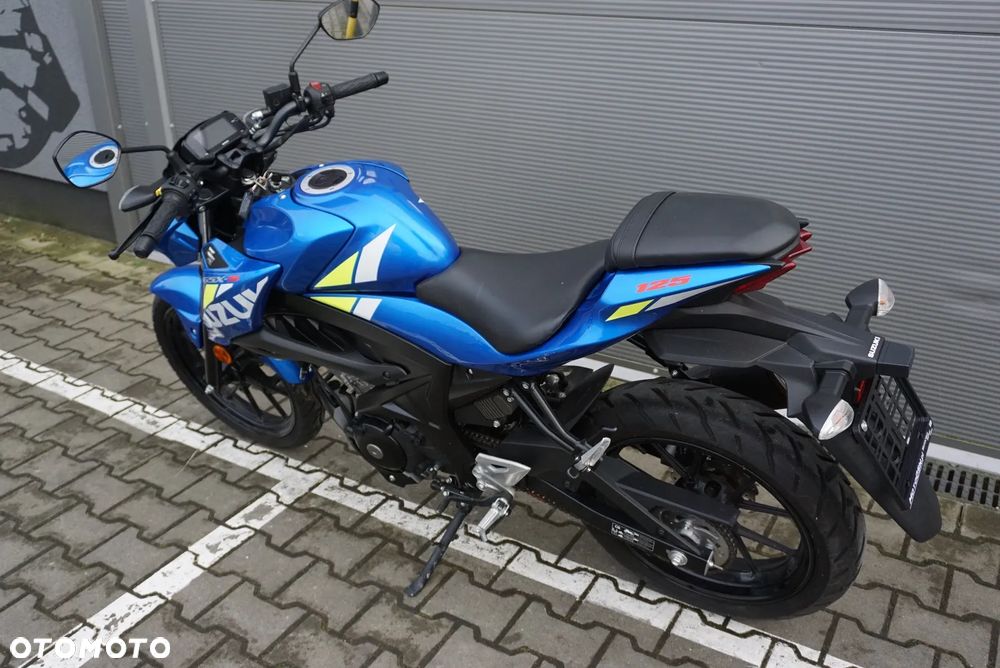 Suzuki GSX - 17