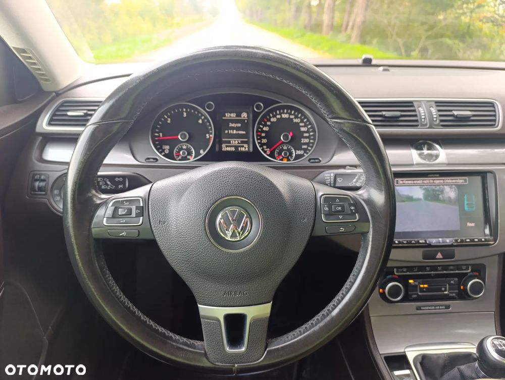 Volkswagen Passat - 20