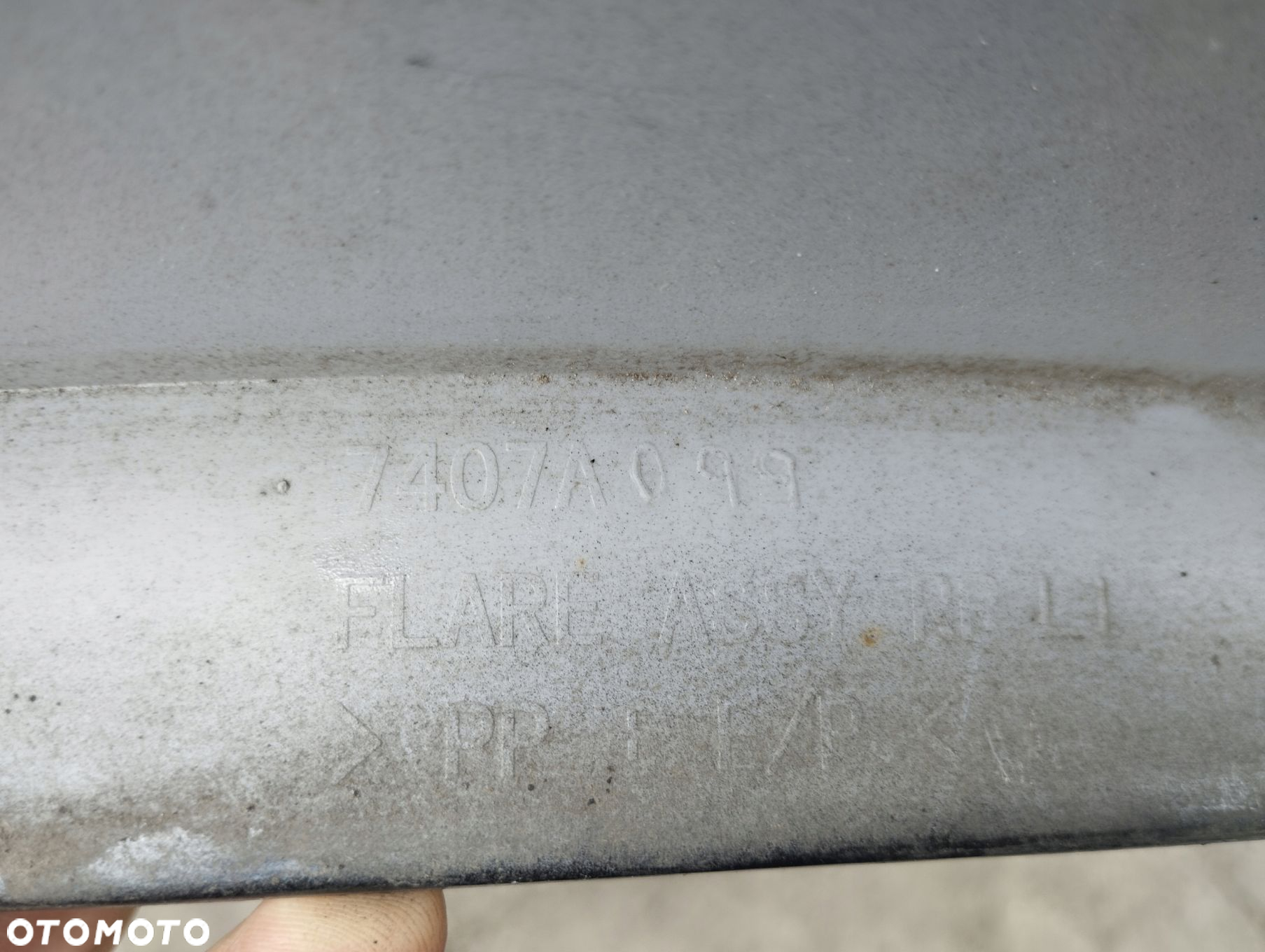 Listwa na błotnik lewy tył Mitsubishi Pajero IV 2006-2021 - 5
