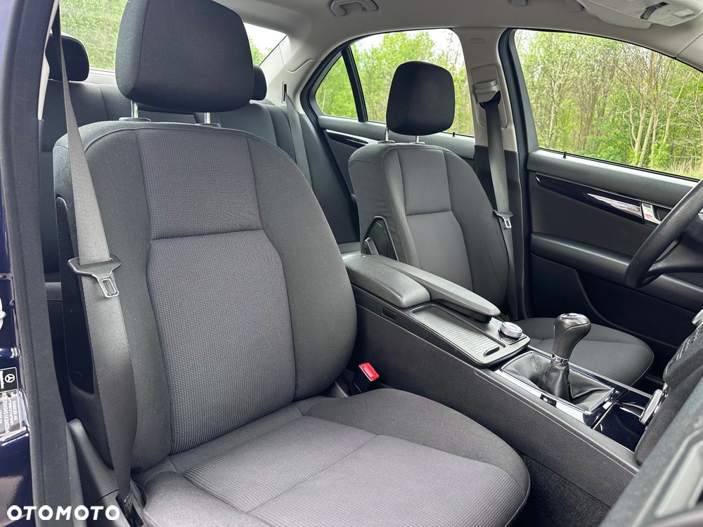 Mercedes-Benz Klasa C 180 Kompressor BlueEFFICIENCY Elegance - 11