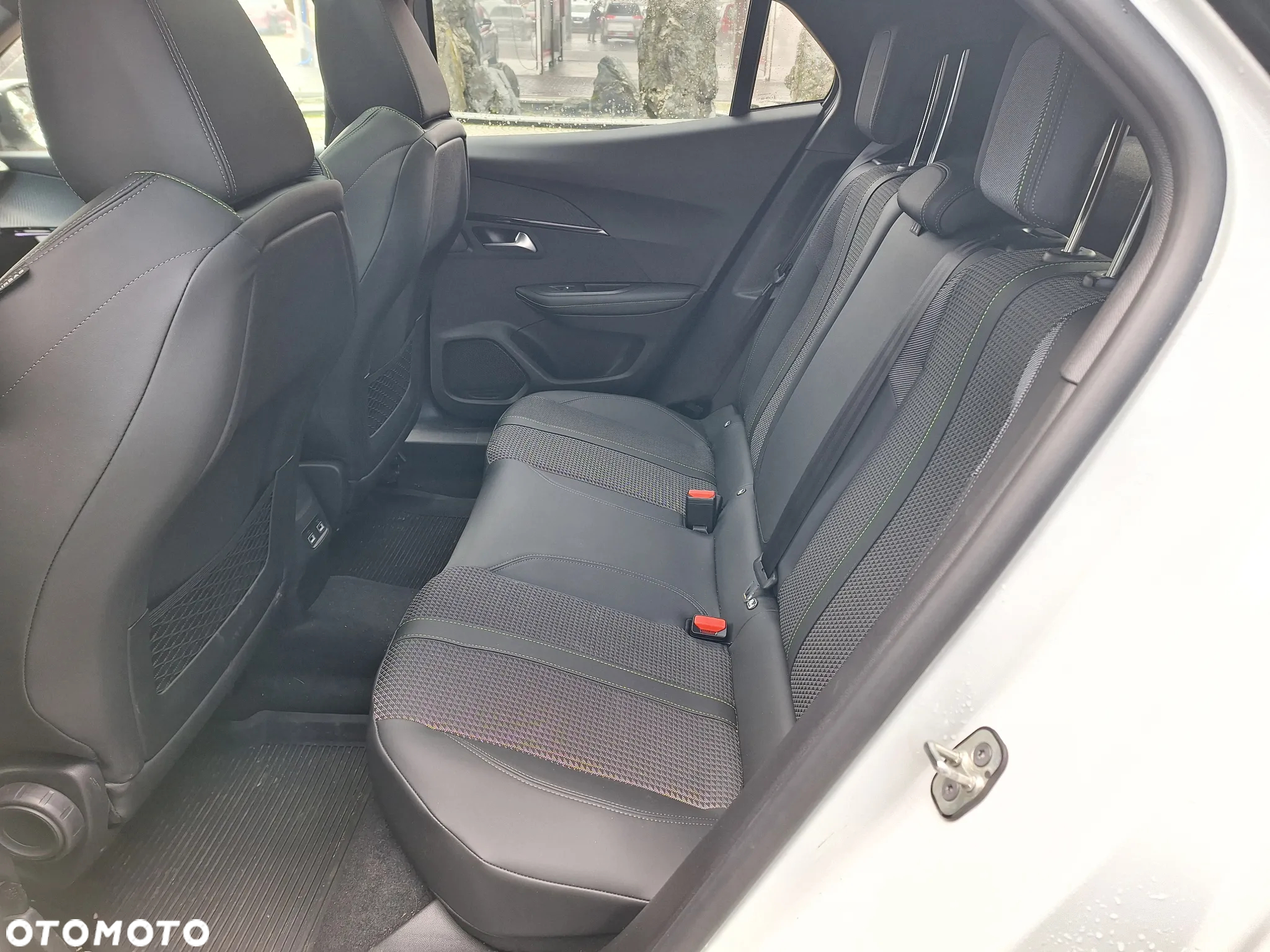 Peugeot 2008 1.2 PureTech GT S&S EAT8 - 11