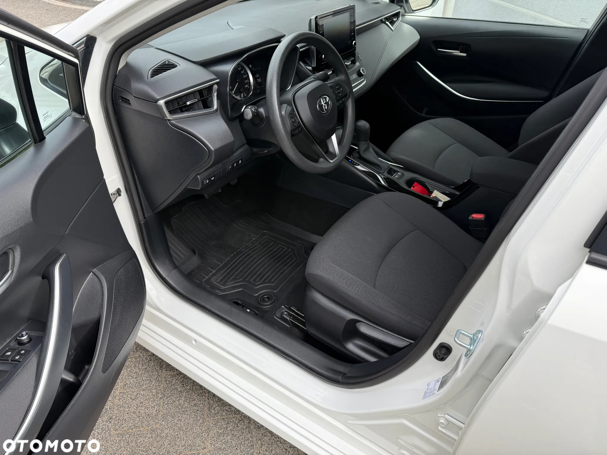 Toyota Corolla 1.8 Hybrid Active - 13