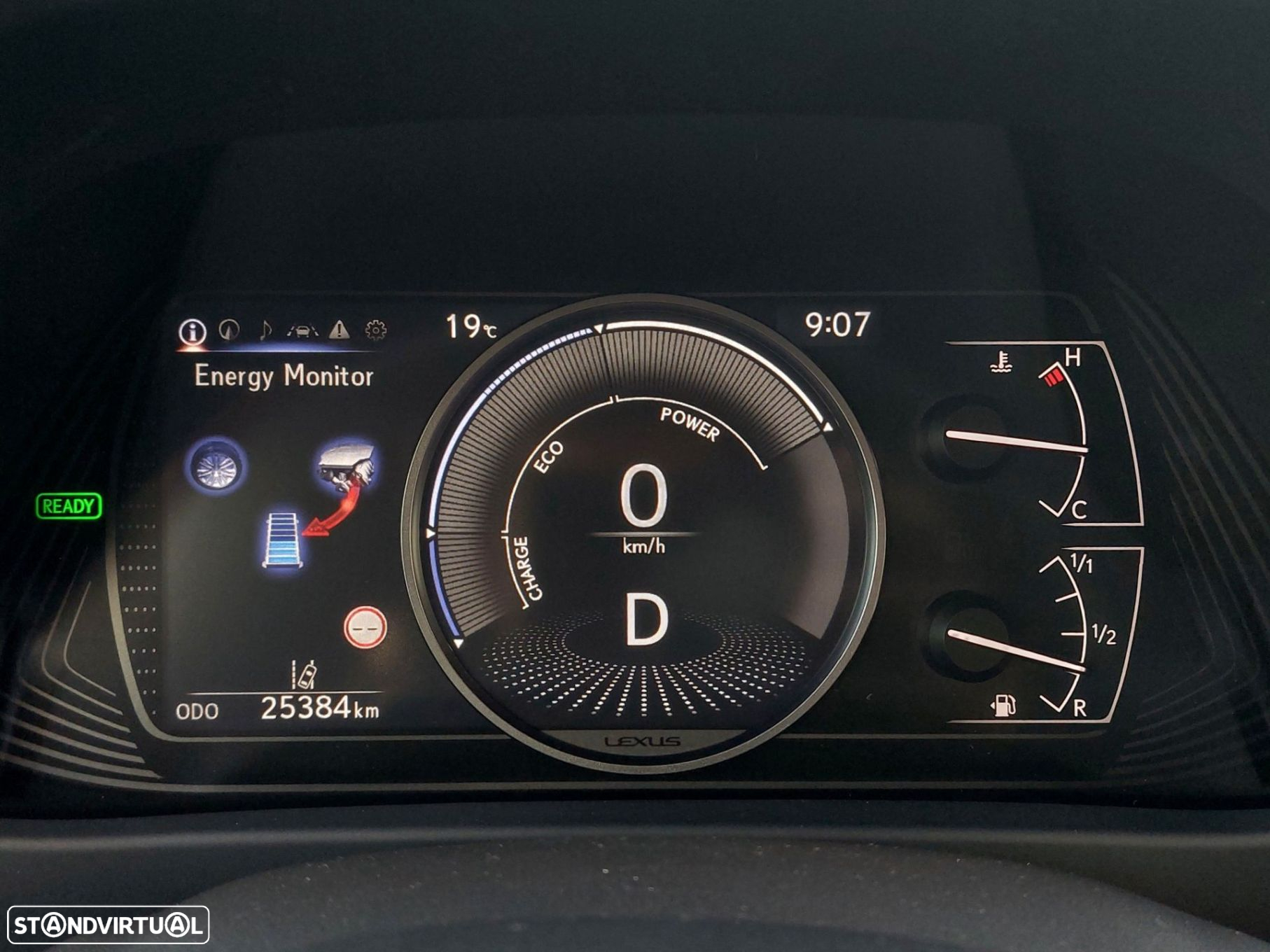 Lexus ux-250h - 17