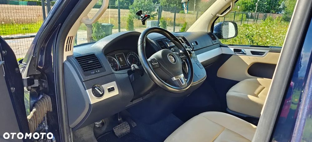 Volkswagen Multivan - 2