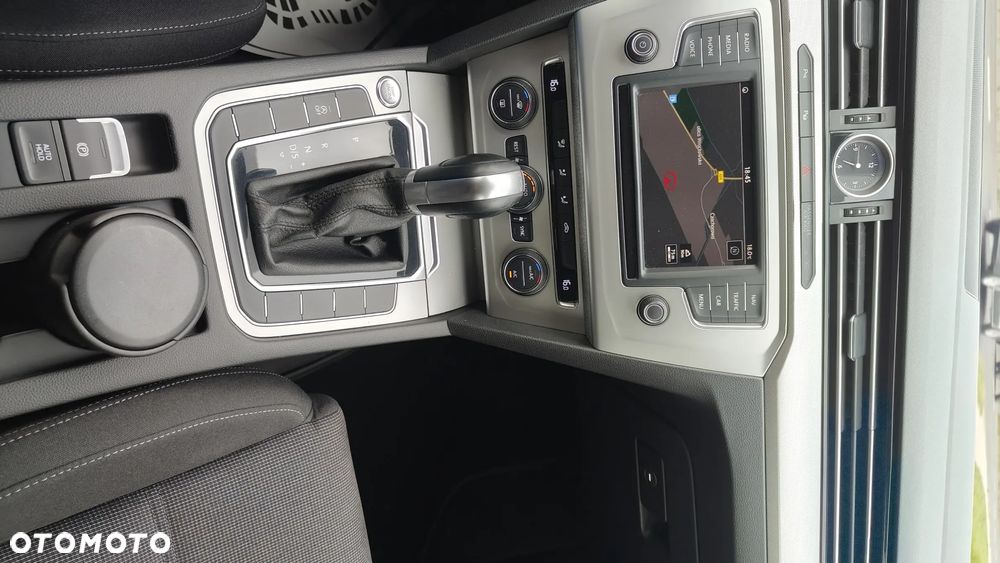 Volkswagen Passat Variant 1.6 TDI (BlueMotion Technology) DSG Comfortline - 9