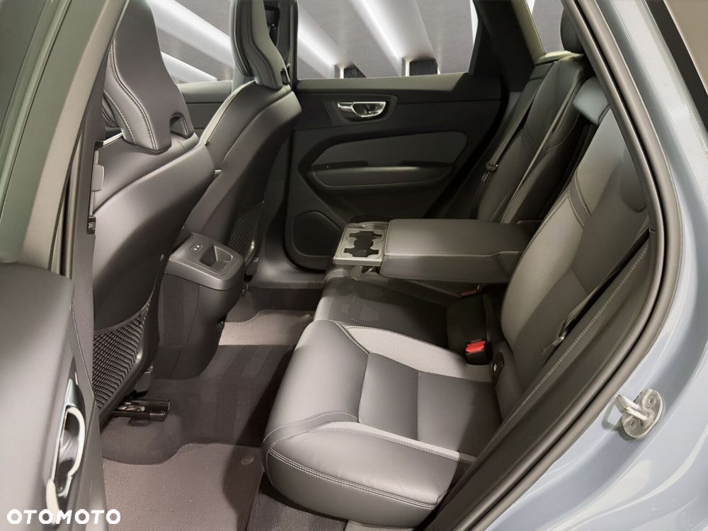 Volvo XC 60 B4 D AWD Plus Dark - 15