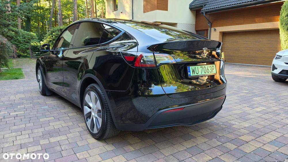 Tesla Model Y Long Range AWD - 4
