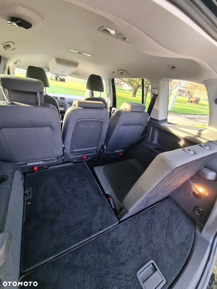 Volkswagen Touran - 16