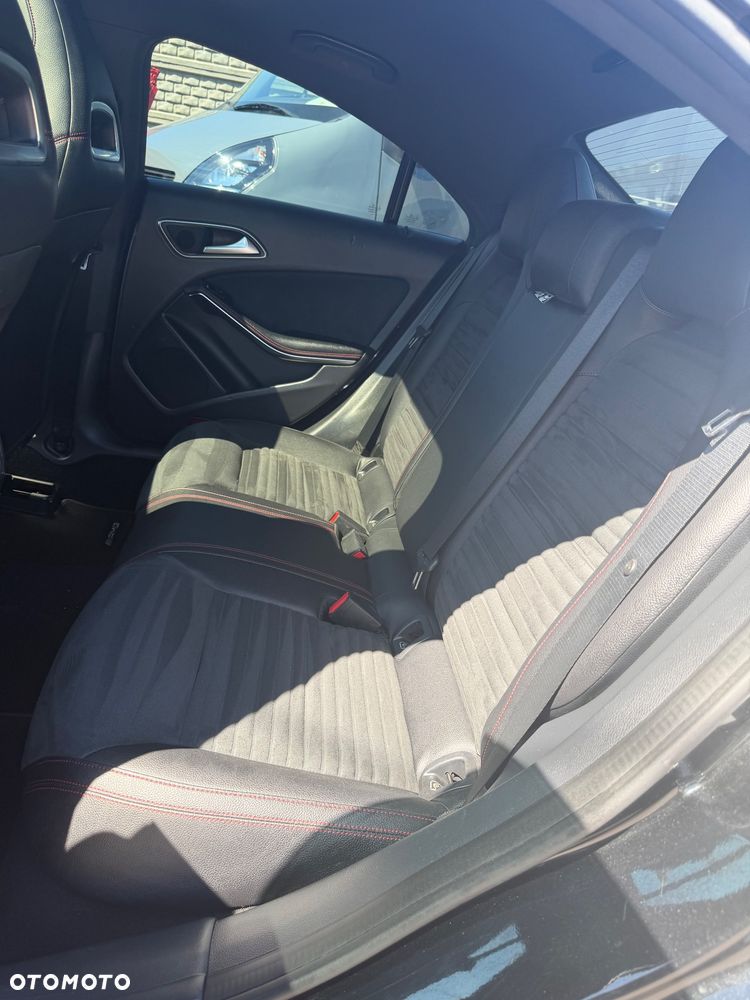 Mercedes-Benz CLA 200 7G-DCT AMG Line - 8