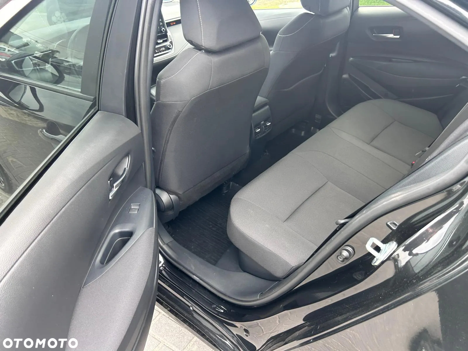 Toyota Corolla 1.8 Hybrid Comfort - 23