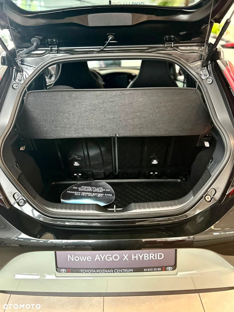 Toyota Aygo X Hybrid 1.5 Style e-CVT - 9