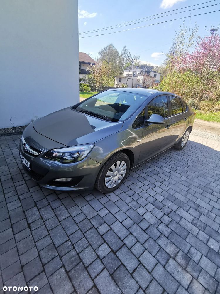 Opel Astra IV 1.6 Business EU6 - 1