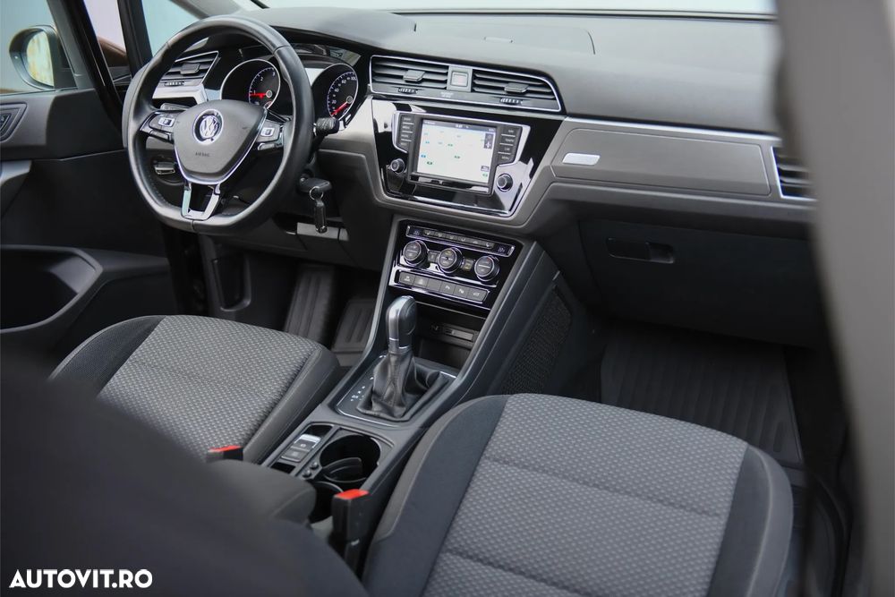Volkswagen Touran - 15