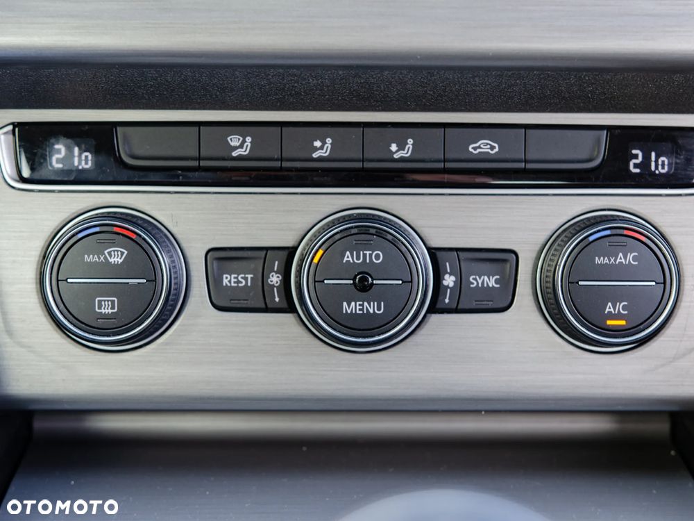 Volkswagen Passat 2.0 TDI SCR Comfortline - 28