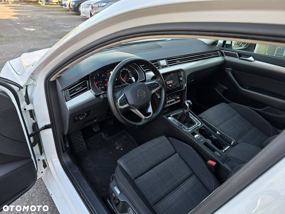 Volkswagen Passat - 8