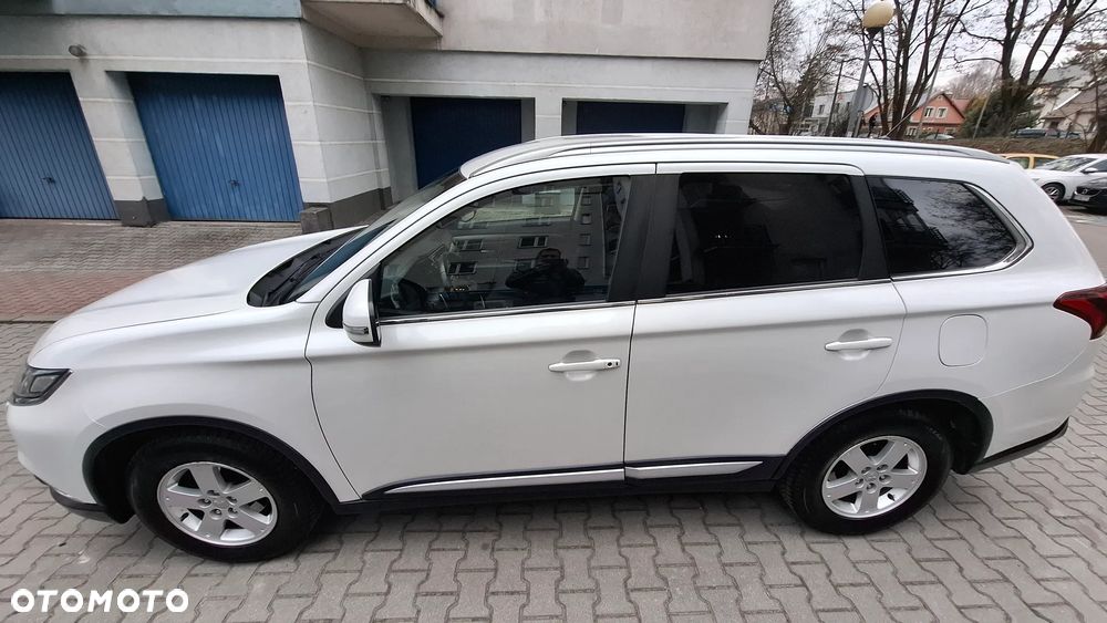 Mitsubishi Outlander 2.0 Intense + 4WD CVT - 9